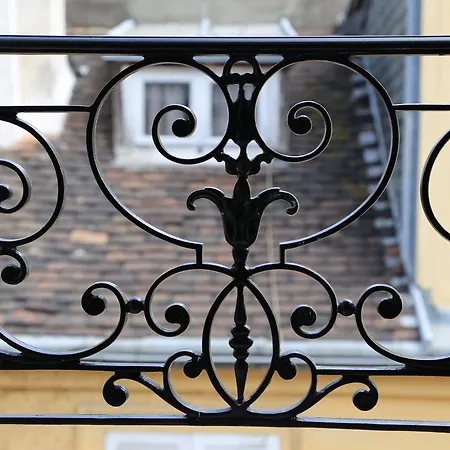 Le Clos De L'olivier Bed & Breakfast Parigi