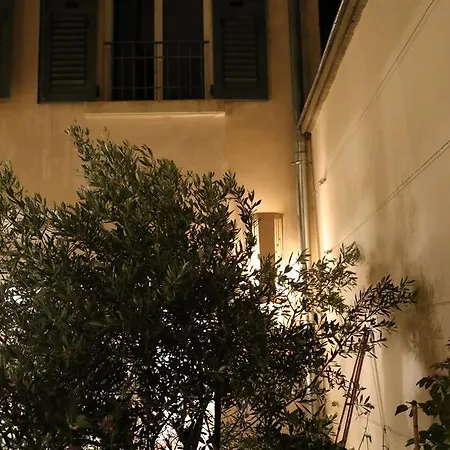 Le Clos De L'olivier Bed & Breakfast 4*